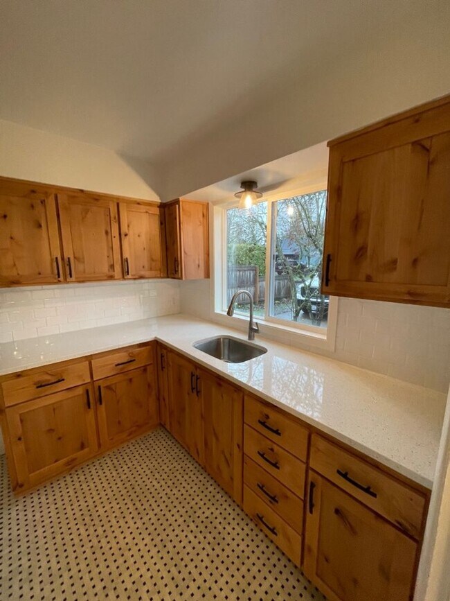 Foto del edificio - AVAILABLE NOW!!! Spacious 2bd/1ba House w/...