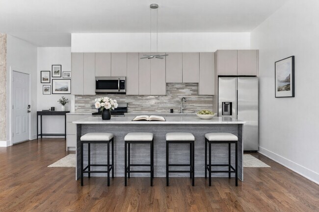 Foto del edificio - 3655 S Indiana Ave