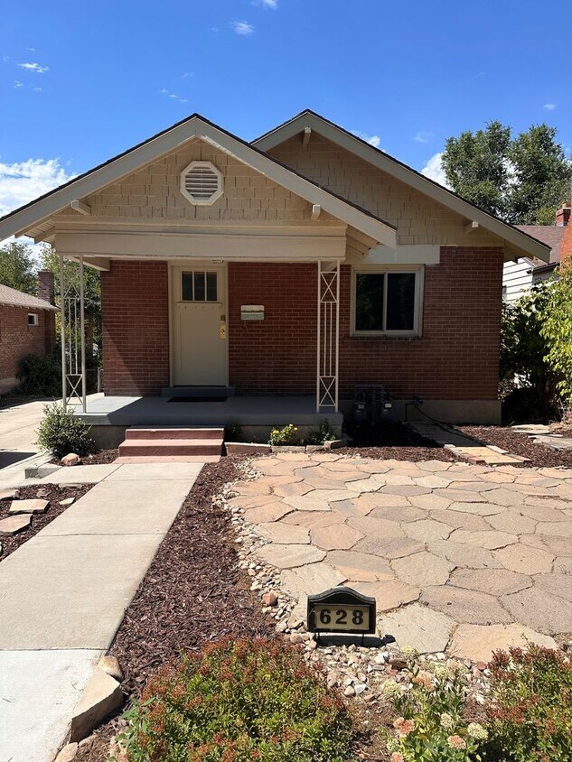 Foto principal - 628 S University St