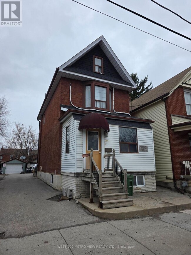 Building Photo - 1075 Dufferin St
