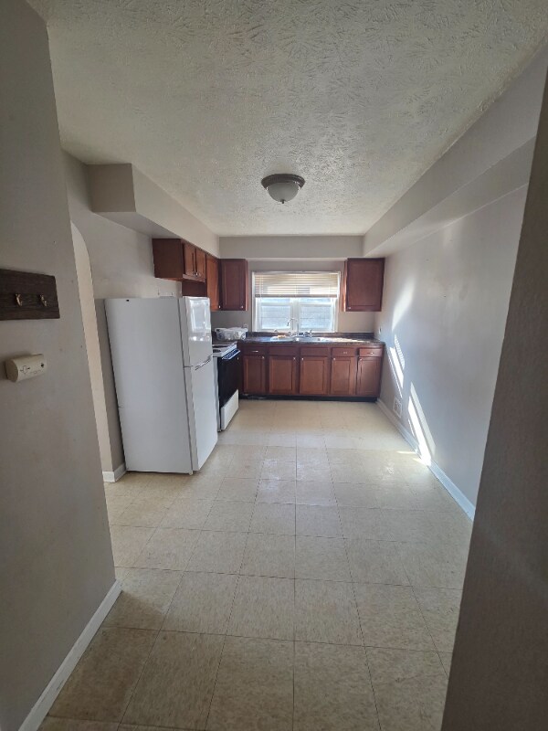 Foto del edificio - 2257 Benninghofen Ave