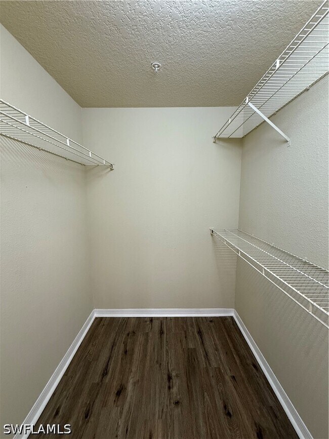 Foto del edificio - 11530 Villa Grand