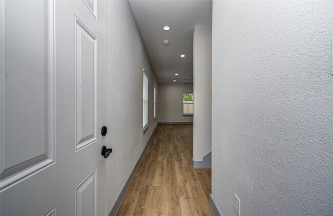 Foto del edificio - 835 S Victory Dr