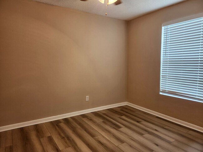 Foto del edificio - Duplex for Rent
