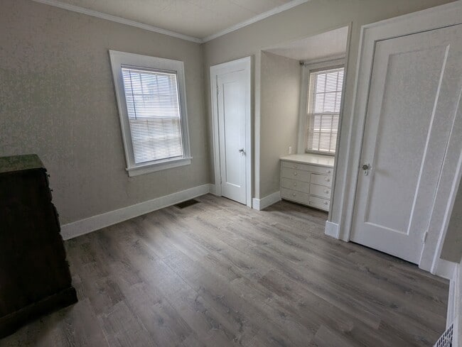 Building Photo - 516 S Franklin St