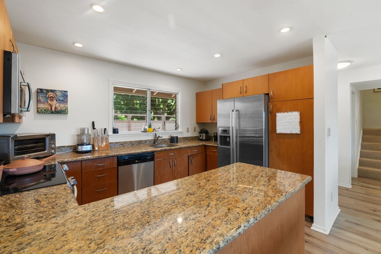 Primary Photo - Stunning Lake View Townhome – 3 Bed, 2 Bat...