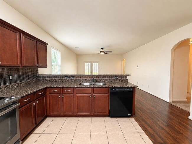 Building Photo - 8739 Leclaire Meadow Dr