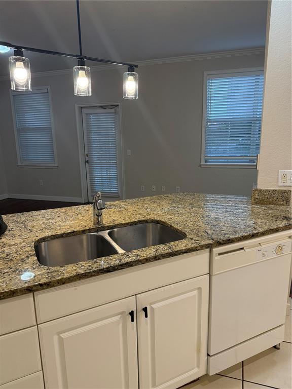 Building Photo - 860 N Orange Ave