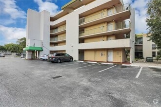 Building Photo - 8840 Fontainebleau Blvd