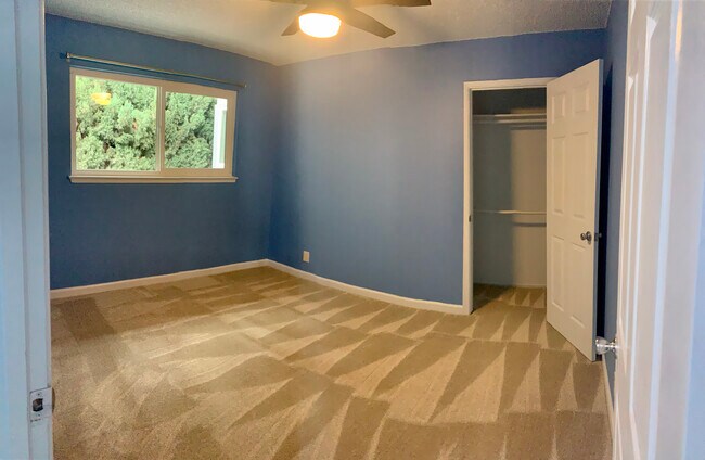 Building Photo - 54 Roxbury St