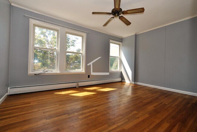 Foto del edificio - HOT BROOKLINE LISTING!!!!!