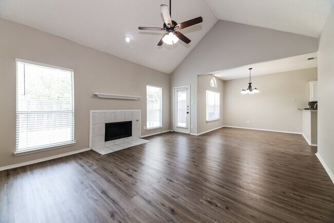 Foto del edificio - 5360 Waterford Dr