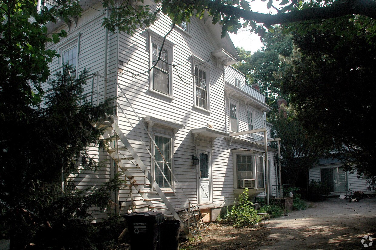Building Photo - 2 Brattle Cir