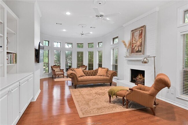 Building Photo - 204 Chimney Hill Dr
