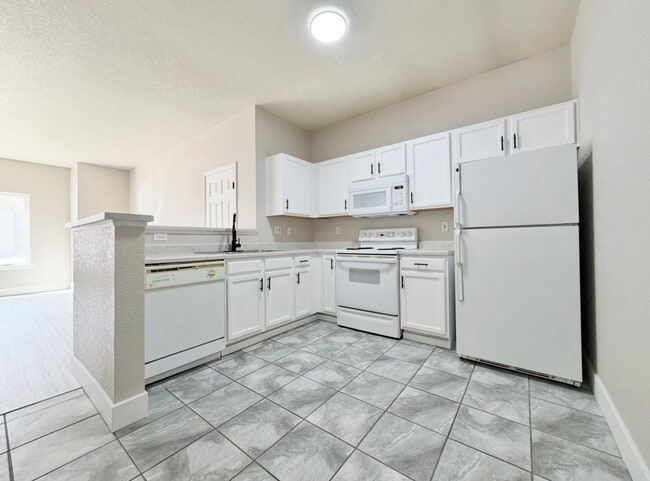 Building Photo - 908 S Yampa St