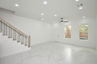 Building Photo - 9312 Waller St