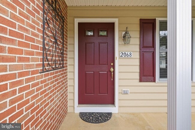 Building Photo - 2068 Stoneleigh Dr