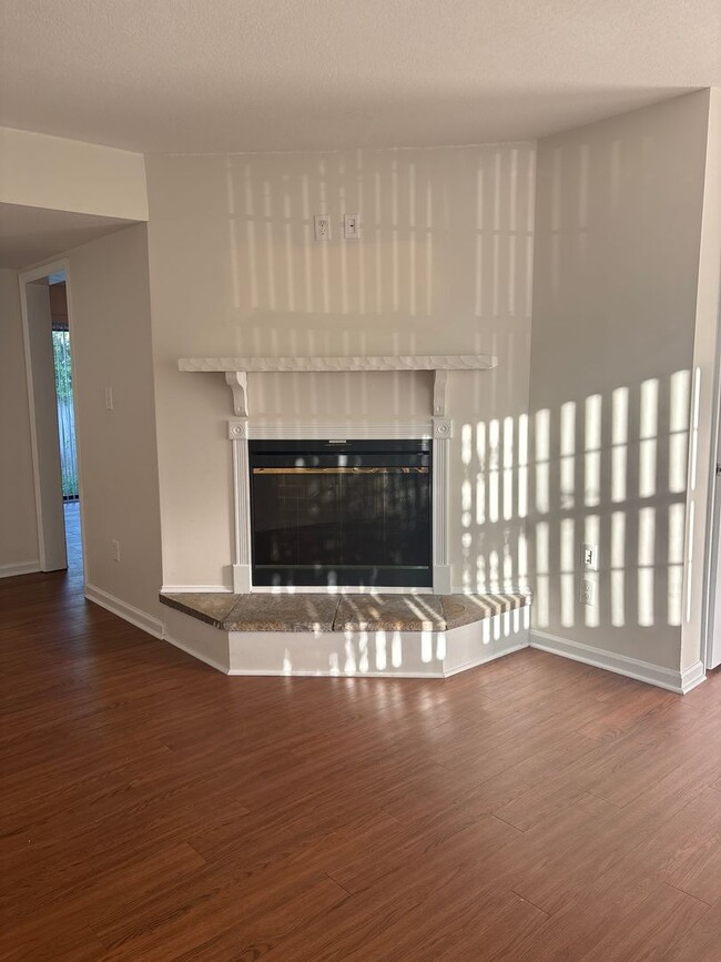 Building Photo - Spacious & Convenient on Myrtlewood!