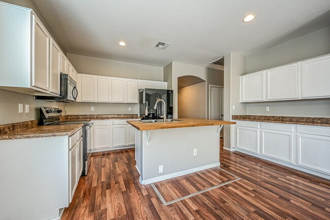 Building Photo - 16994 W Manchester Dr