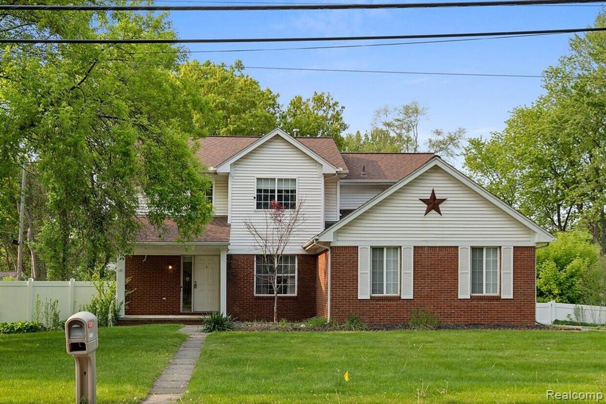29120 Independence St, Farmington Hills, MI 48336 House Rental in