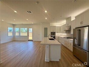 Building Photo - 109 Trask