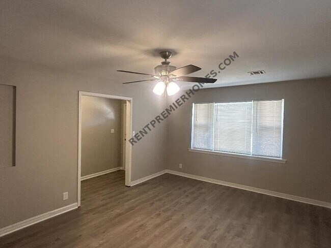 Foto del edificio - 8232 E 38th St