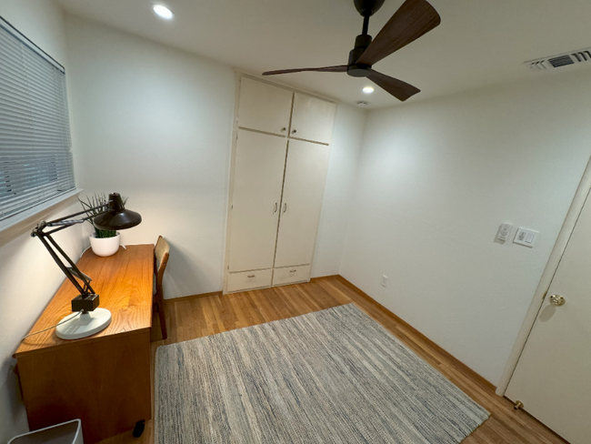 Foto del edificio - 141 Waterglen Cir