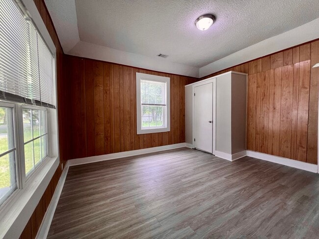 Building Photo - 4118 Columbia Ave