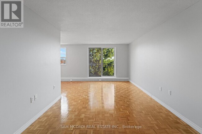 Photo du bâtiment - 62 Spencer St E