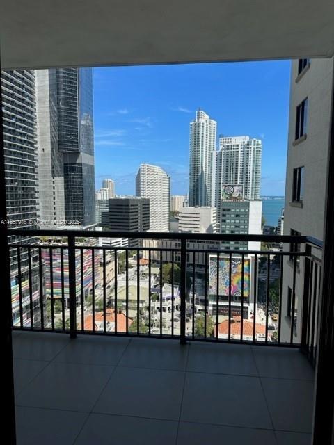 Foto del edificio - 999 SW 1st Ave