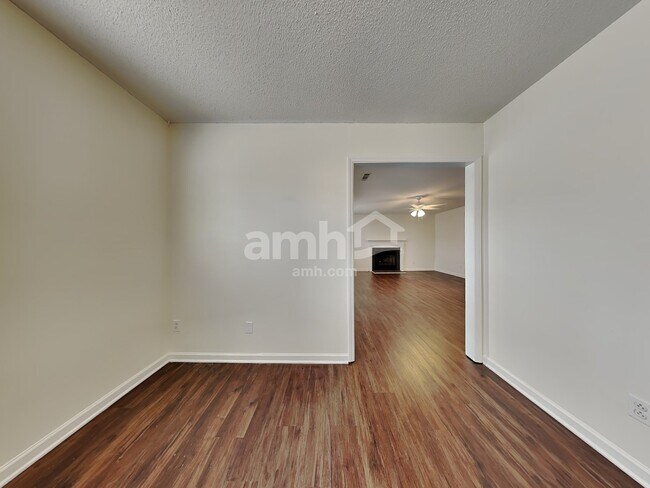 Foto del edificio - 5520 Bridgegate Dr
