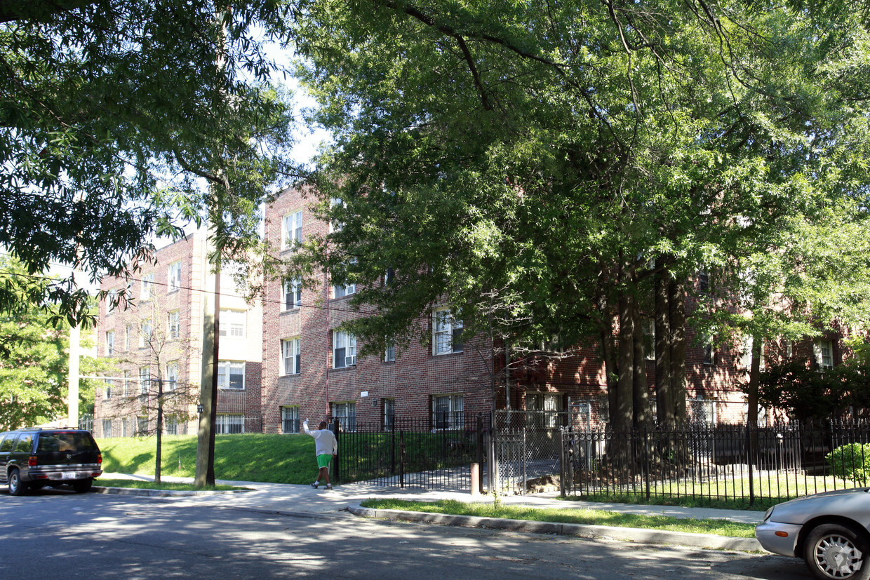 Foto principal - 1355 Peabody St NW