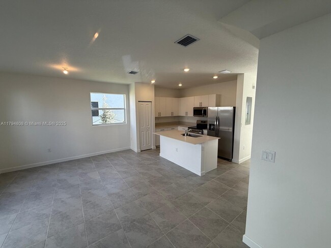 Foto del edificio - 116 NW 11th Ct
