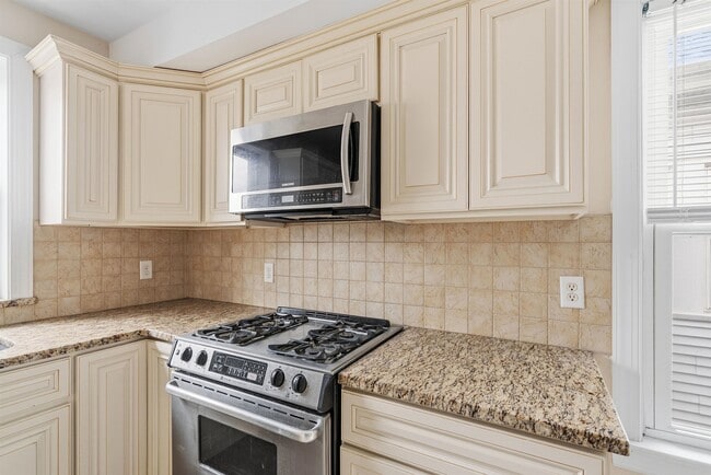 Foto del edificio - 168 Woodside Ave