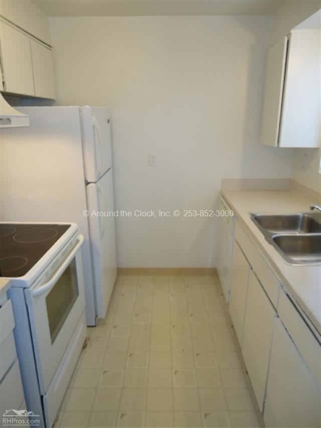 Building Photo - 827 4th Ave N