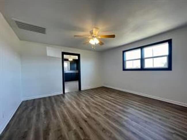 Building Photo - Charming 1-bedroom, 1-bathroom