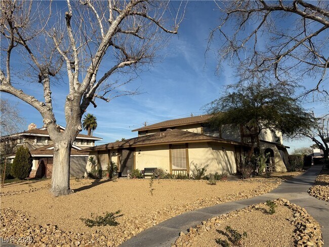 Foto del edificio - 4734 Roberta St