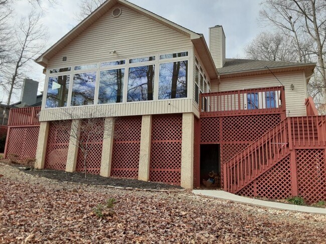 Building Photo - Golf Course Community/ Spring move in spec...