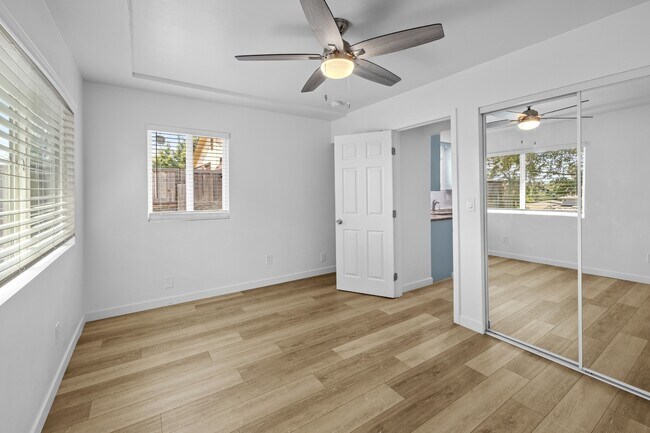 Foto del edificio - 5677 Dorothy Way