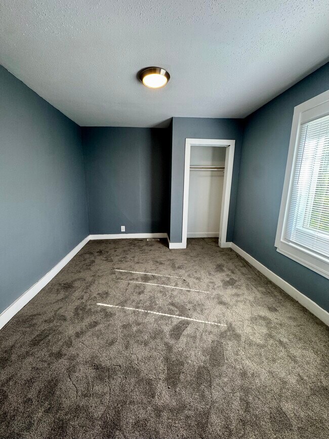 Foto del edificio - 616 E 6th St