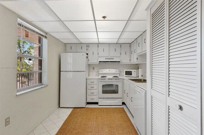 Foto del edificio - 3940 Inverrary Blvd