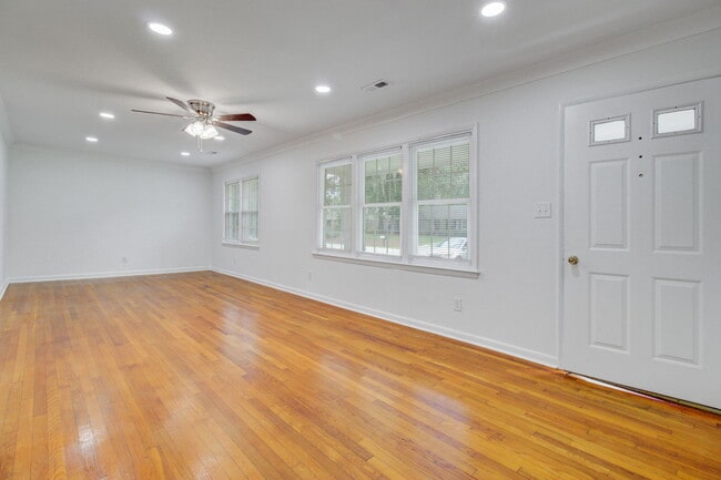 Foto del edificio - 816 E Estates Blvd