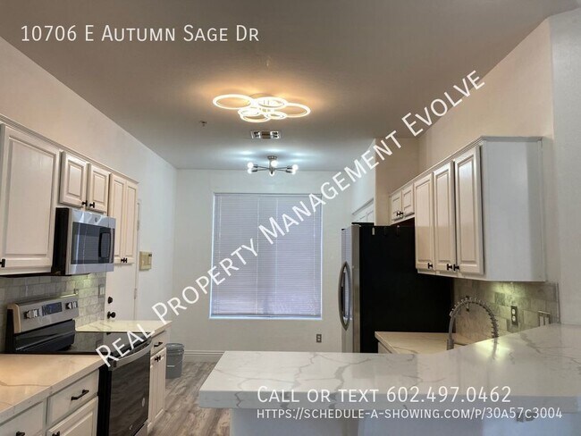 Foto del edificio - GATED & FULLY REMODELED!