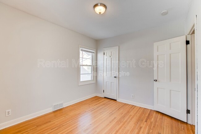 Foto del edificio - 3714 Kipling Ave