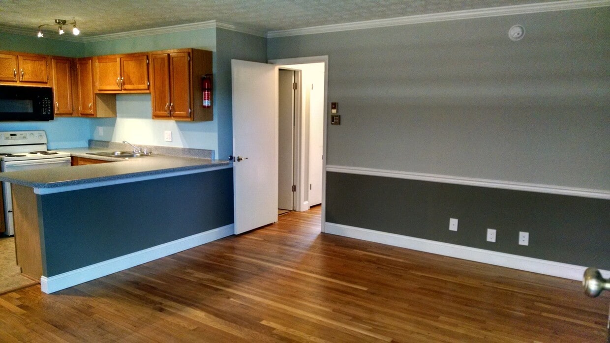 Primary Photo - $940/Bedroom | 2BR/1BA Condo Near UTK | Pa...