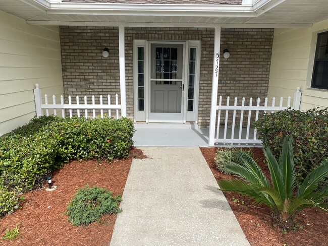 Front Entrance - 5727 S Eaton Ter