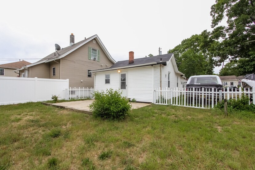 115 W Groveland Ave, Somers Point, NJ 08244 House Rental in Somers