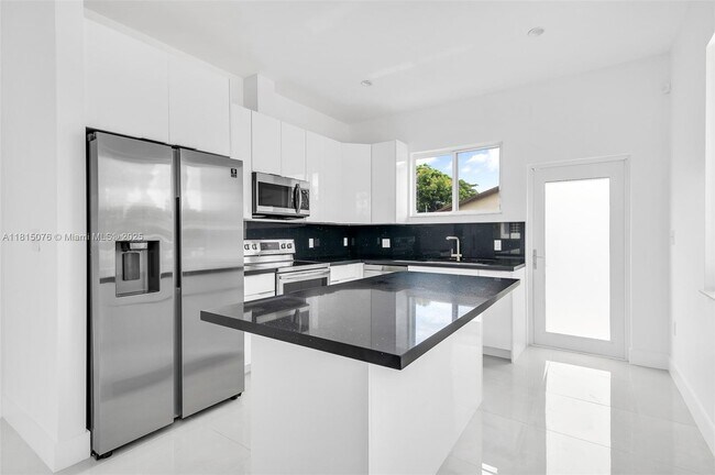 Foto del edificio - 785 SW 7th Ave