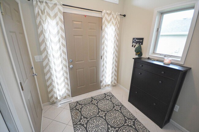 Foto del edificio - Exceptional home in Badger Ridge area of Rochester!