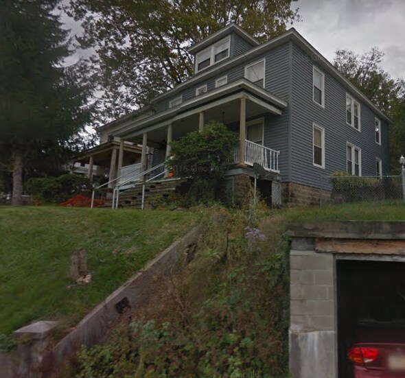 515 Lee Ave Unit 515 Lee Ave, Clarksburg, WV 26301 Room for Rent in